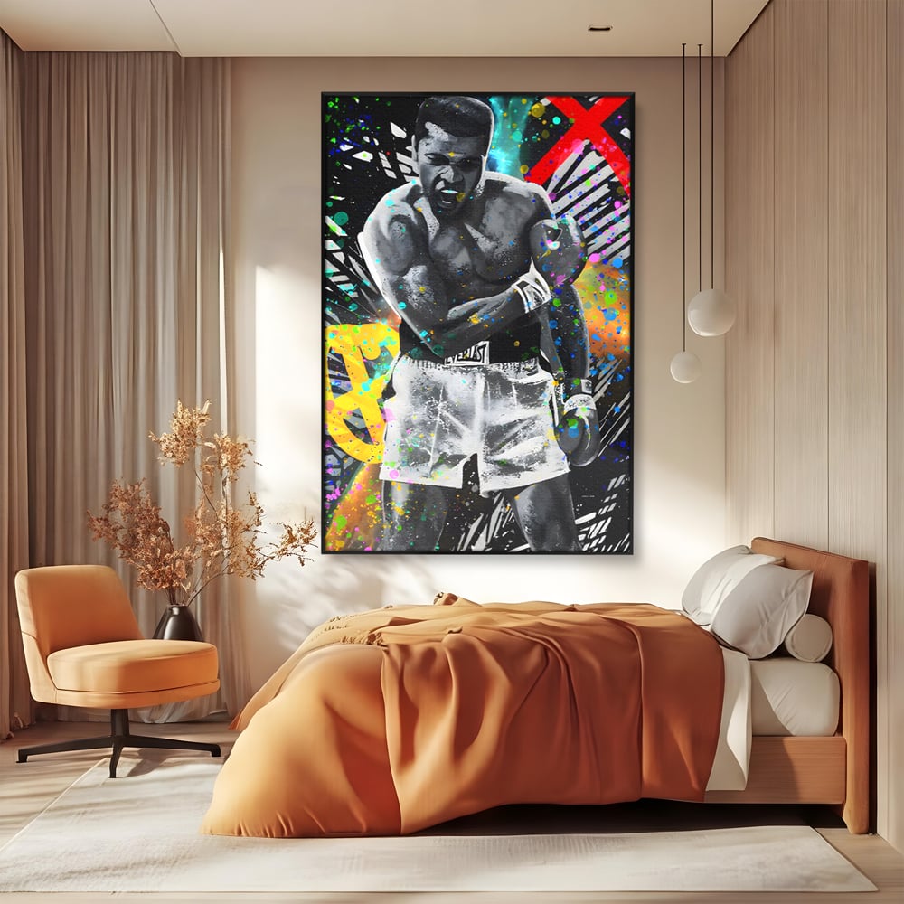 Tablou canvas cu tablou canvas cu muhammad ali in alb si negru, in rama de aluminiu negru, pe perete intr-un dormitor